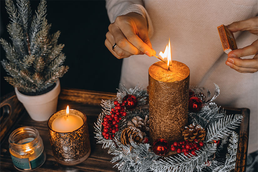 Desember – en brannfarlig måned: Slik tenner du lys trygt
